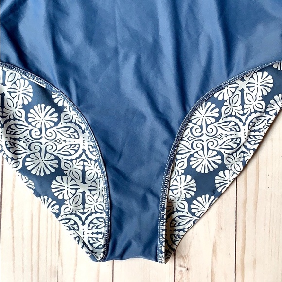 Vineyard Vines Mirrored Leaves One-piece Swimsuit - Picture 7 of 7